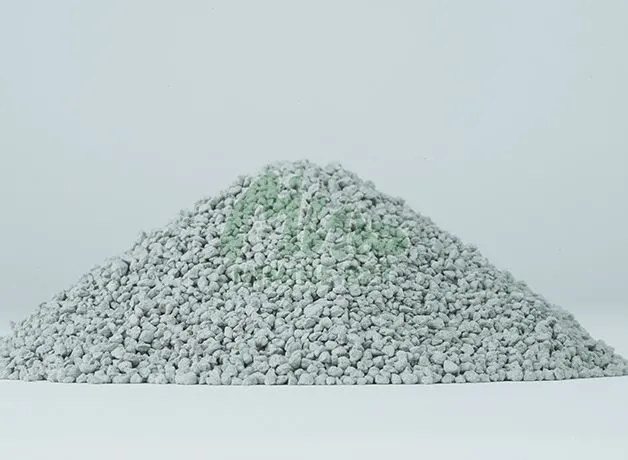 Сломанный бентонитовый наполнитель для кошачьих туалетов