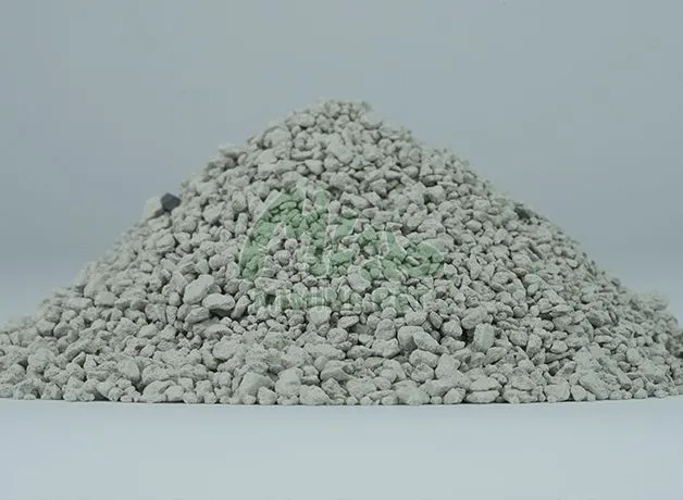 Наполнитель для кошачьих туалетов с активированным углем и бентонитом, не содержащий пыли