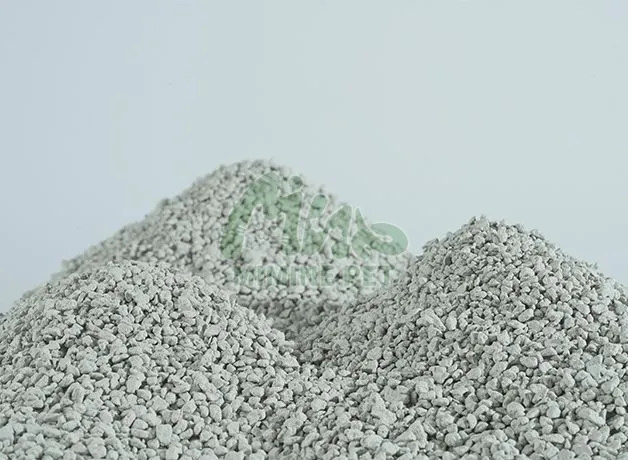 Наполнитель для кошачьих туалетов с активированным углем и бентонитом, не содержащий пыли